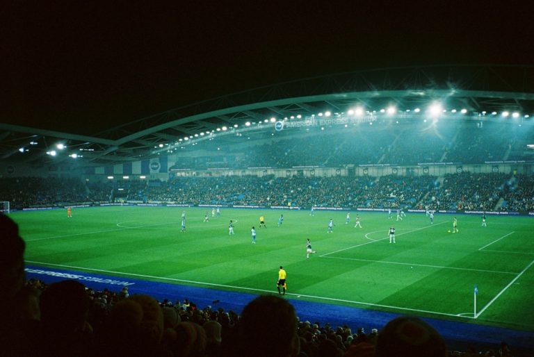 Gece futbol maçı ve stadyum, FIFA yönetim krizi haberi